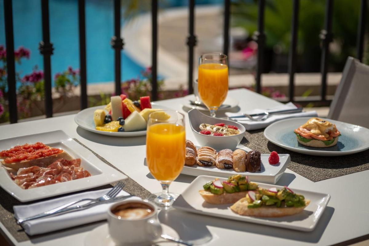 Comida en o cerca de este hotel