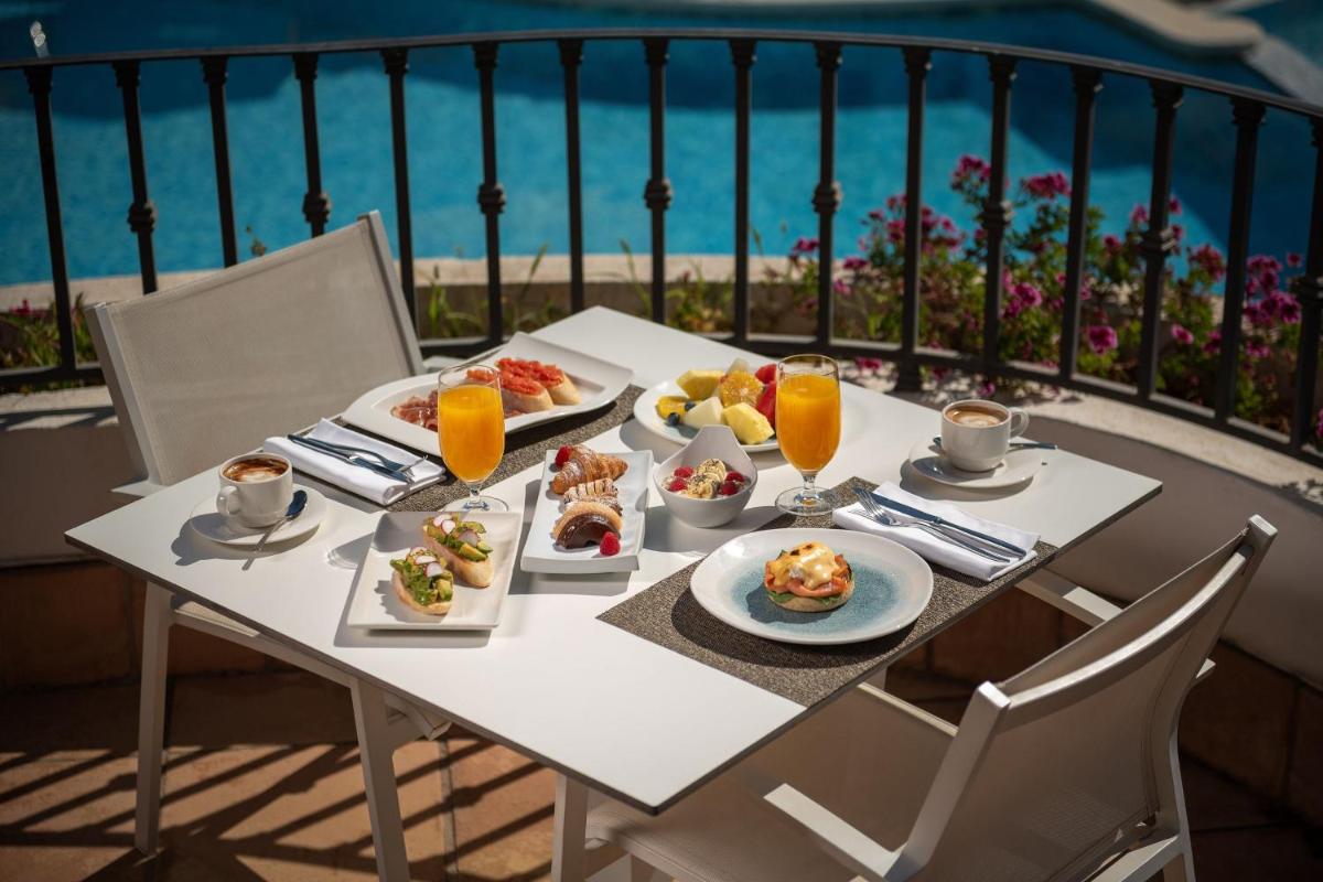 Comida en o cerca de este hotel