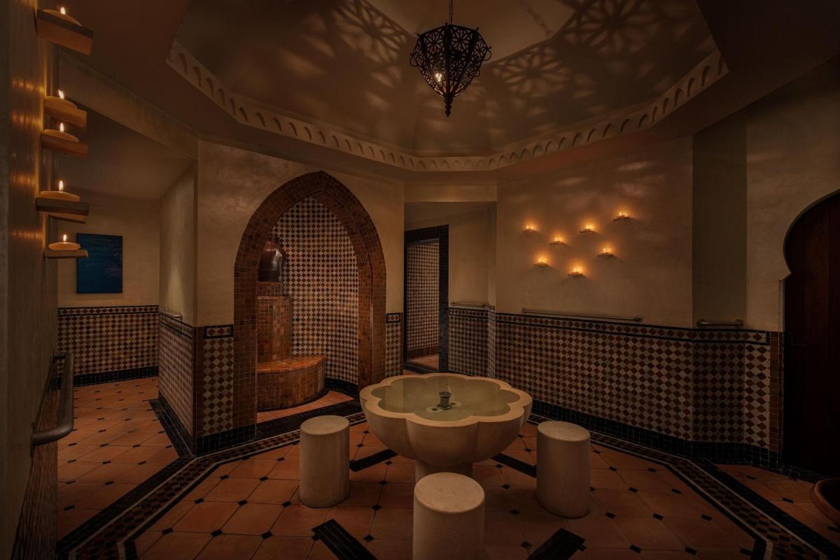 Un baño de The Westin La Quinta Golf Resort & Spa, Benahavis, Marbella
