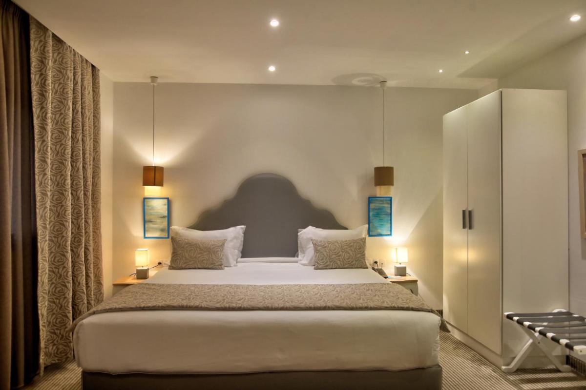 Hotel Lac Leman, LES BERGES DU LAC - Housity