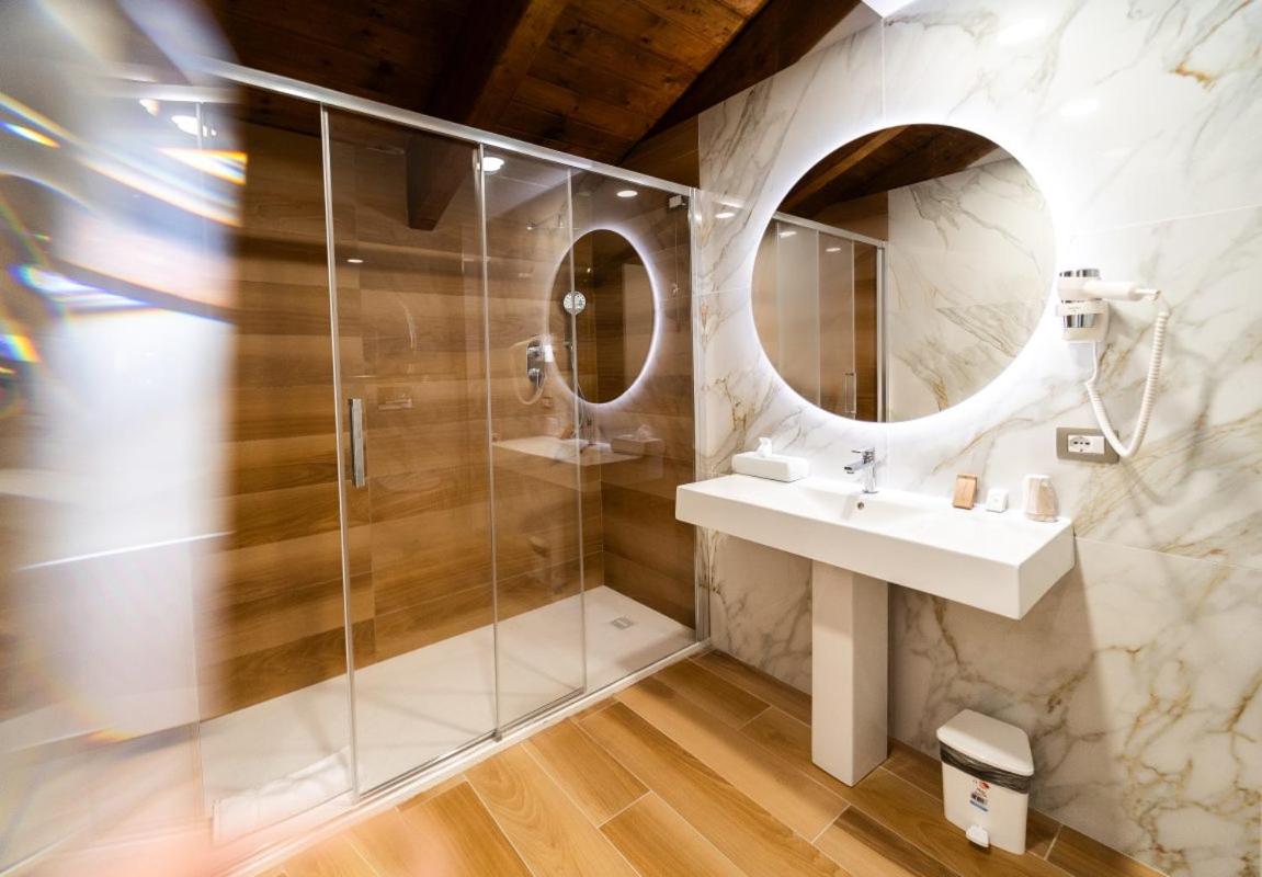 Hotel Pierfaone - Housity