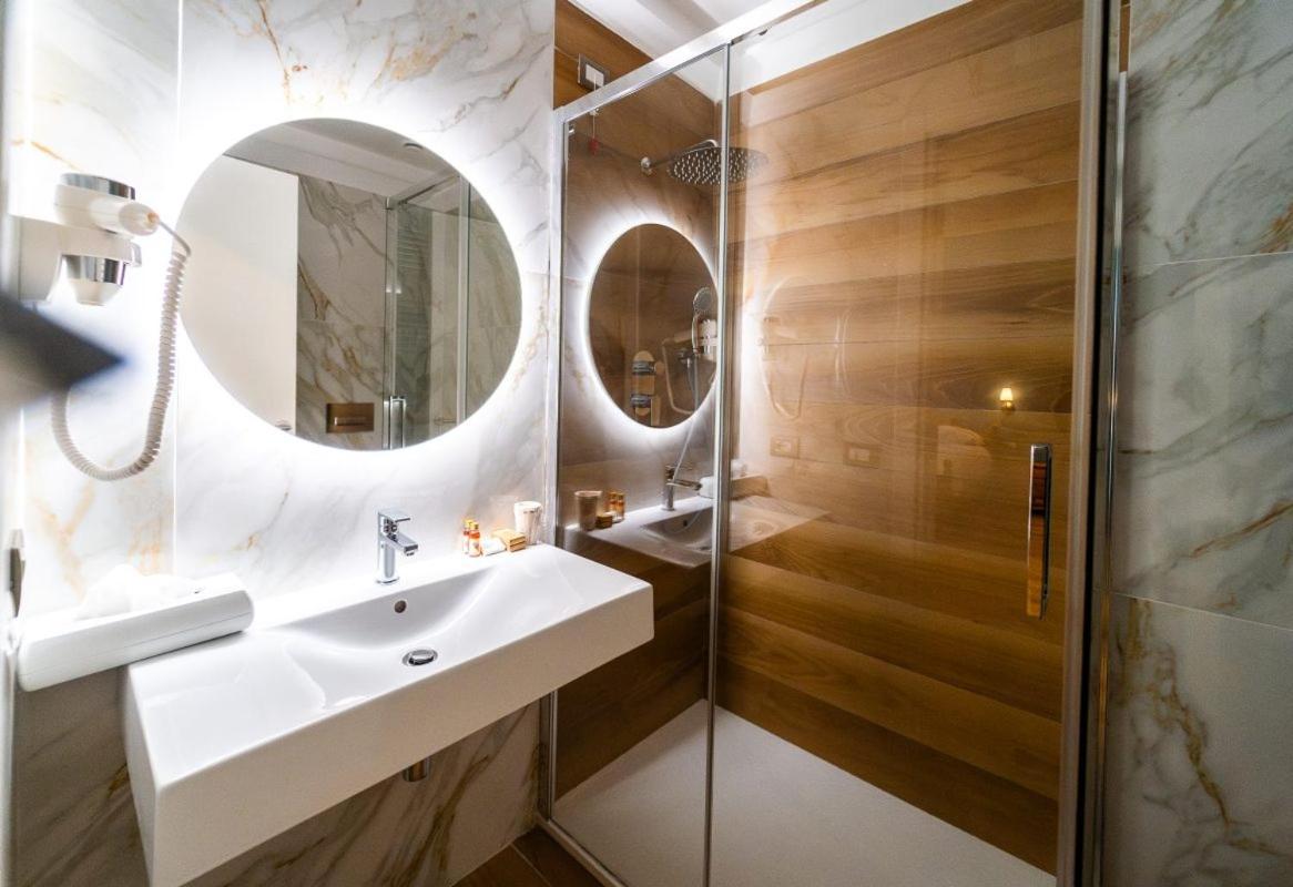 Hotel Pierfaone - Housity
