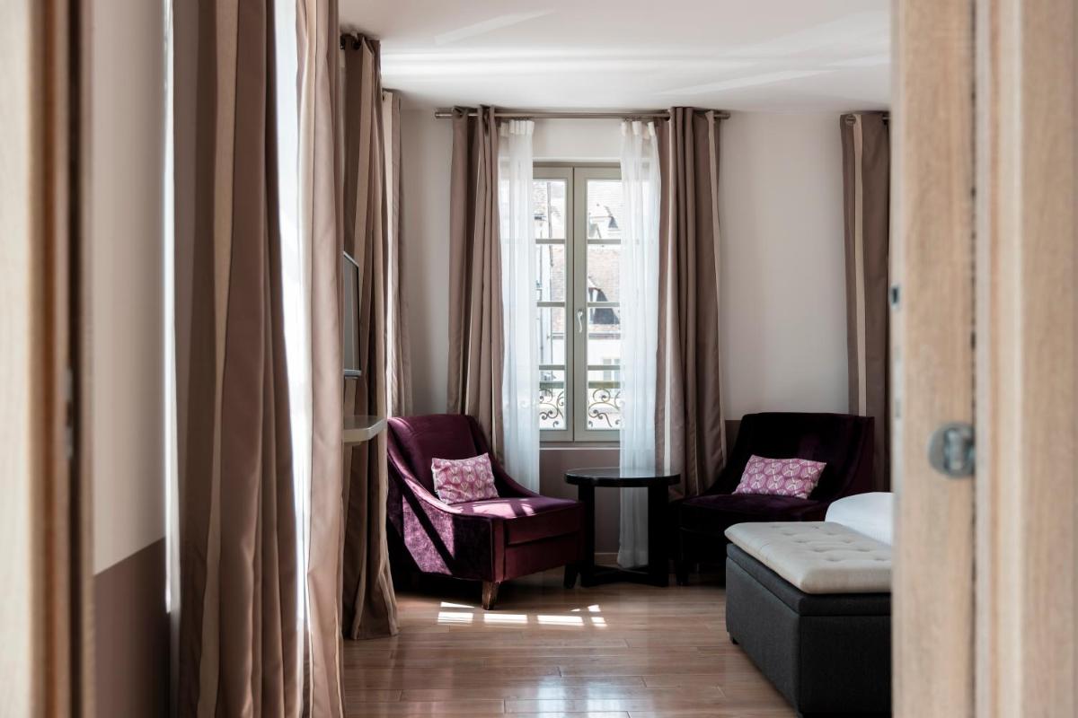 Coin salon dans l'établissement Mercure Maintenon