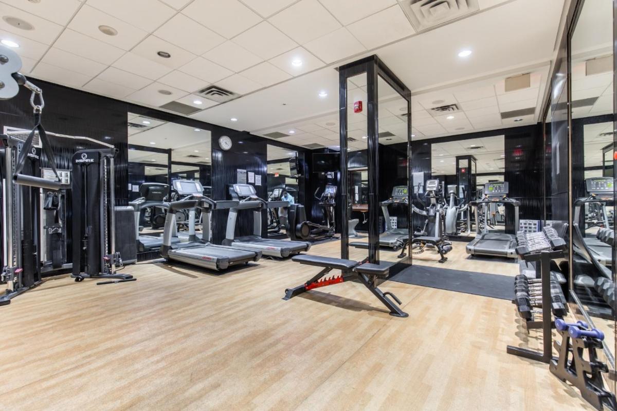 Luxurious Condo by Celebration Square & Square One - Housity