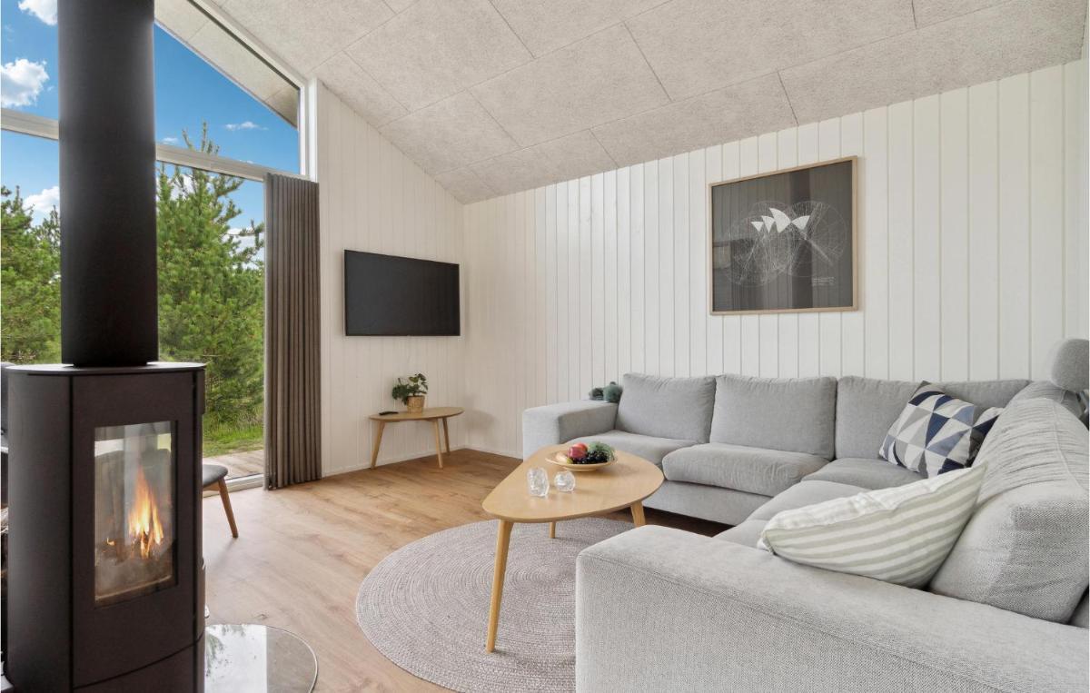4 Bedroom Stunning Home In Strandby - Housity