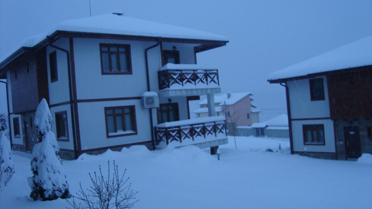 Guest House Ivanini Houses - Housity