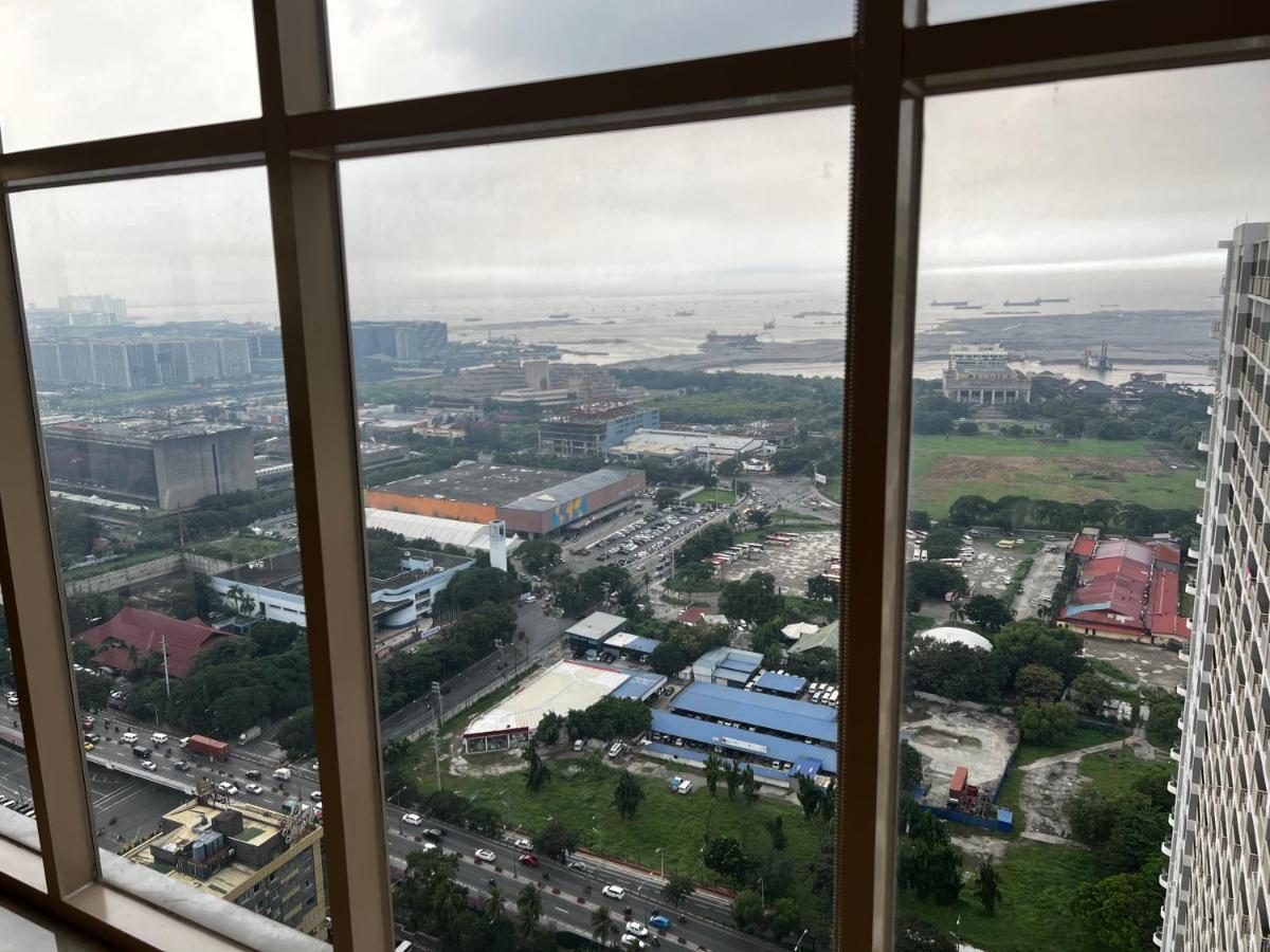 Country-Style 1BR Family Suite at Coast Residences - Housity