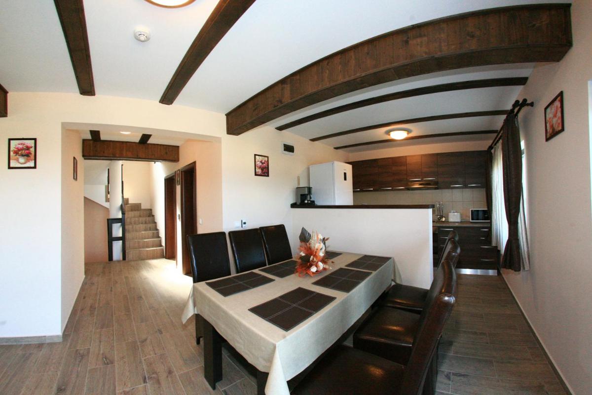 Vila Romanita - Housity