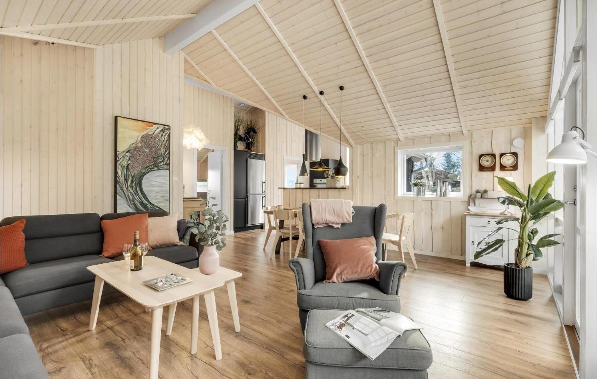 Three-Bedroom Holiday Home In Knebel - Housity