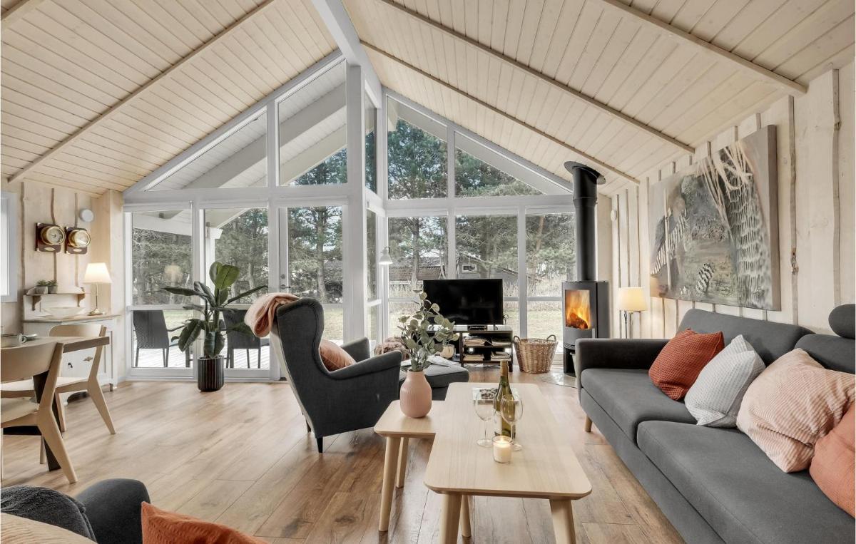 Three-Bedroom Holiday Home In Knebel - Housity