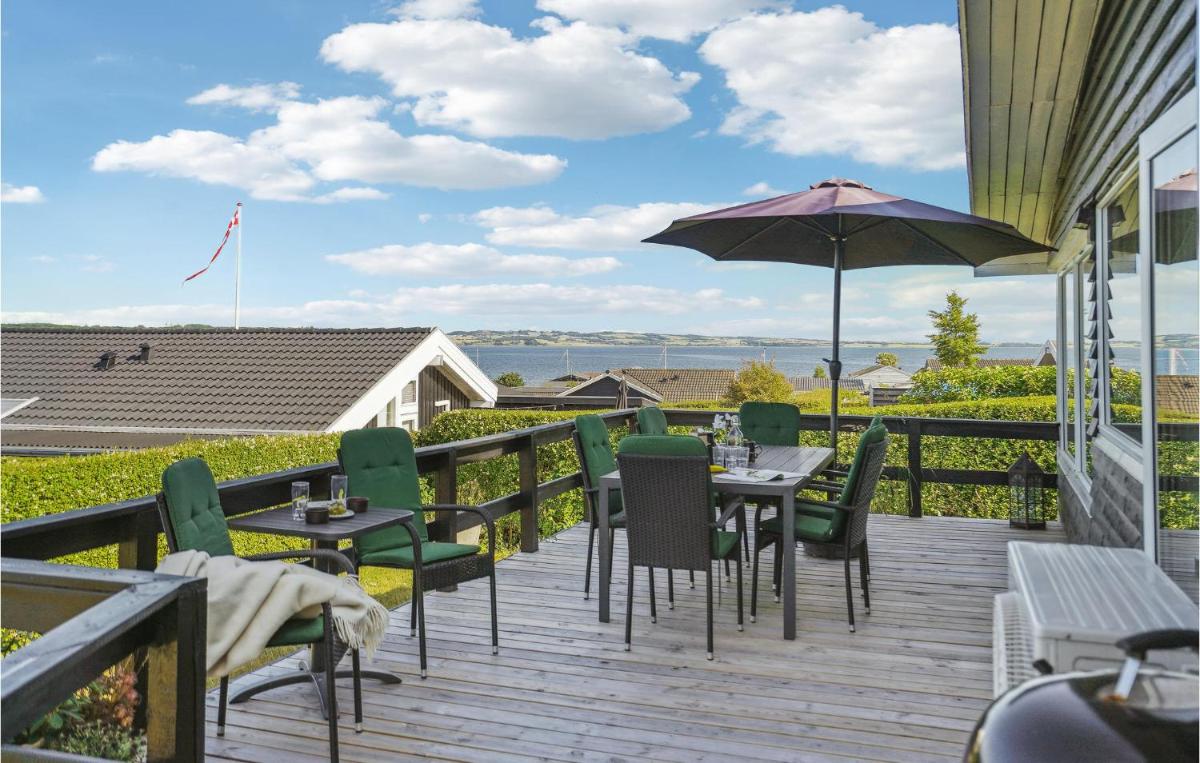 Gorgeous Home In Rønde With Wifi - Housity