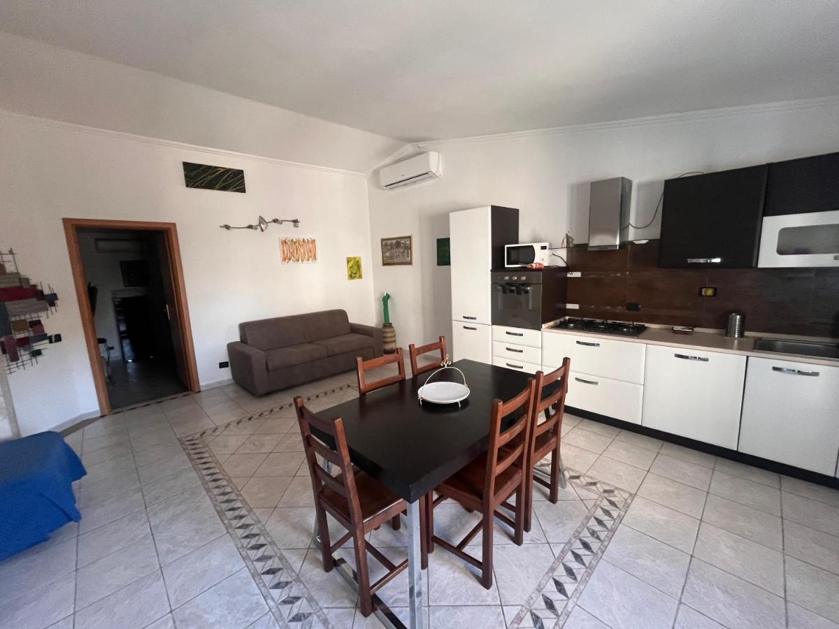 Deluxe House of Loto's - Housity