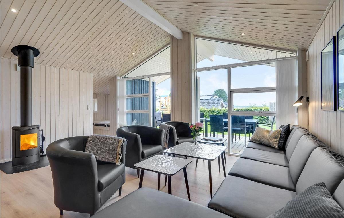 Beautiful Home In Hadsund With Sauna - Housity
