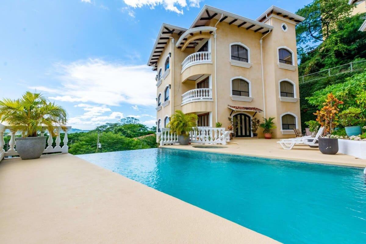 Birds-Eye Ocean View in Nicely Priced Top-Floor Unit in Flamingo - Housity