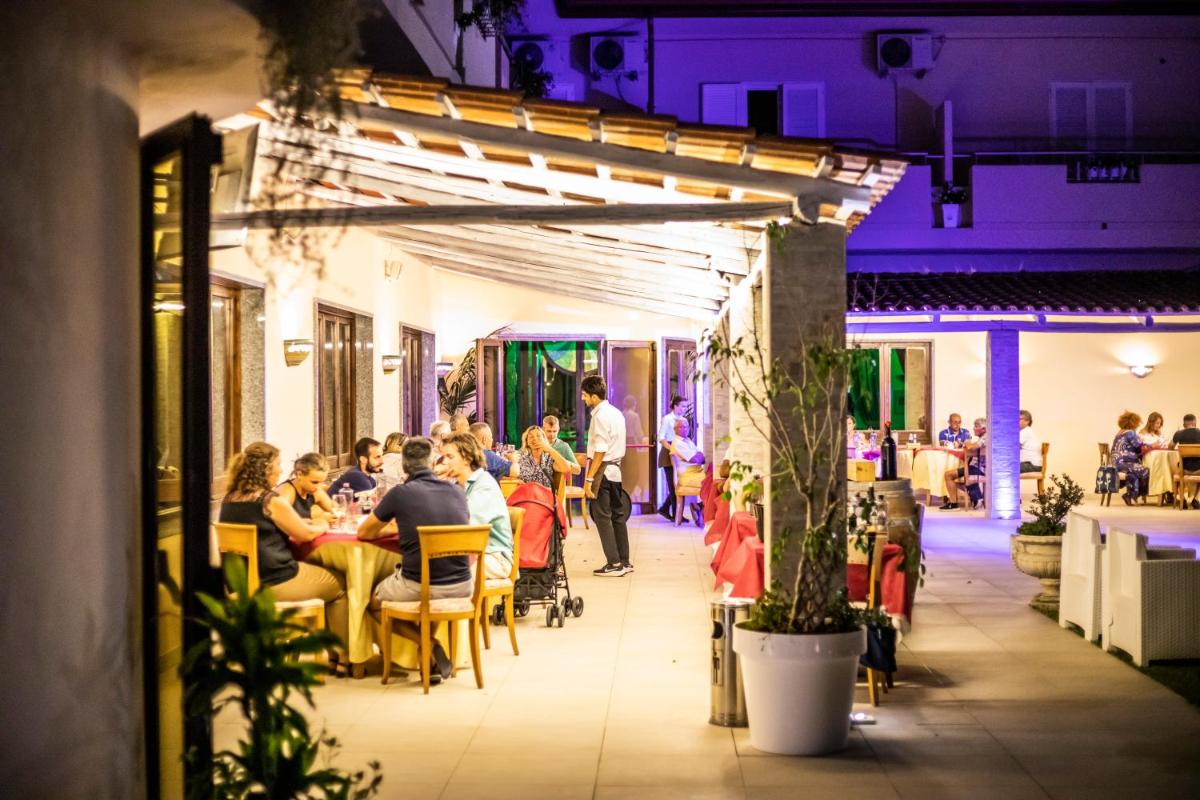 Hotel Calabrisella - Housity