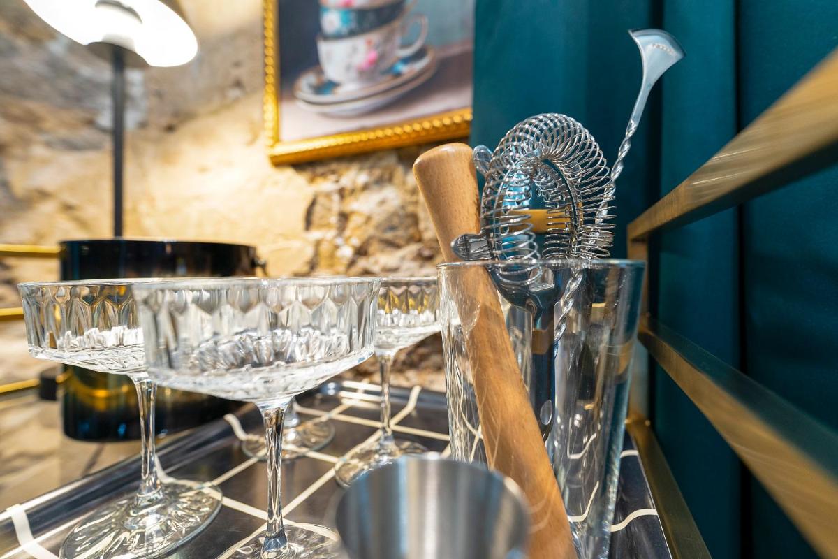 Opulent Loft on Main St -Walk to Stone Mtn Park! - Housity