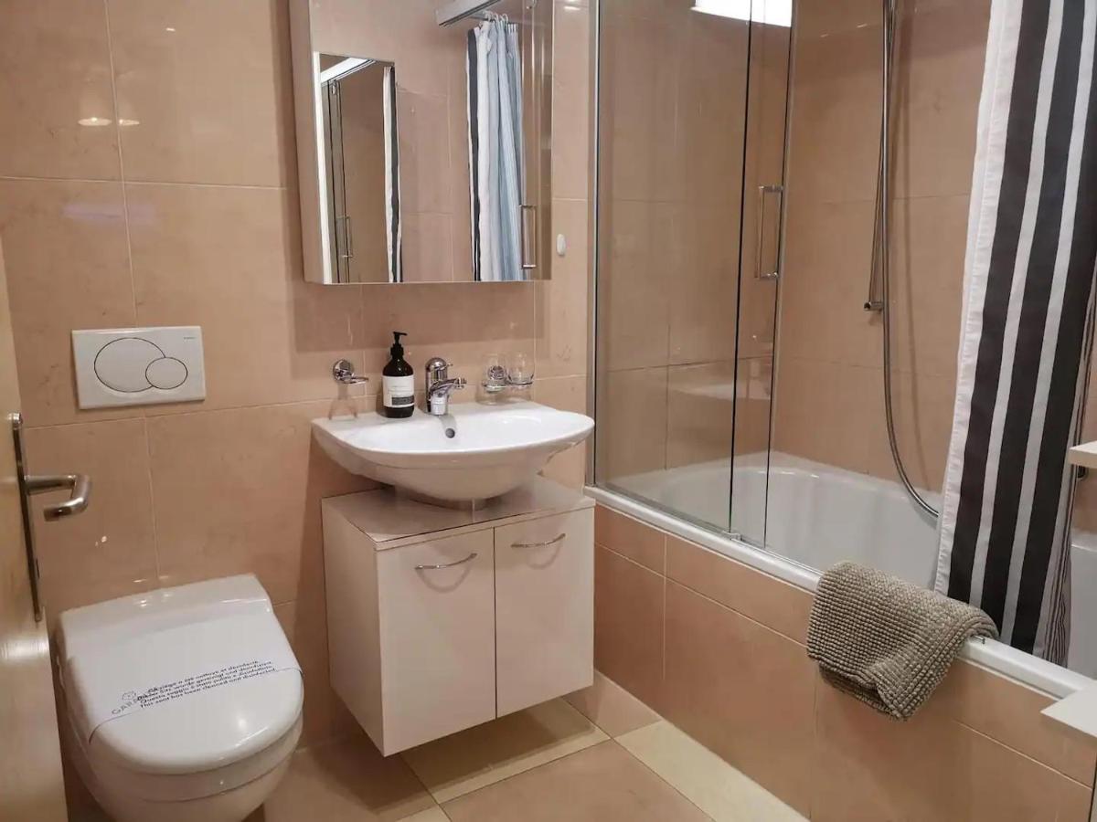 Family Frame Apartment - Housity