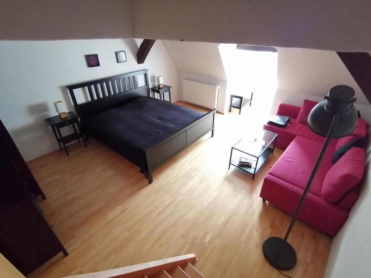 Staying in an historic frame house - Housity