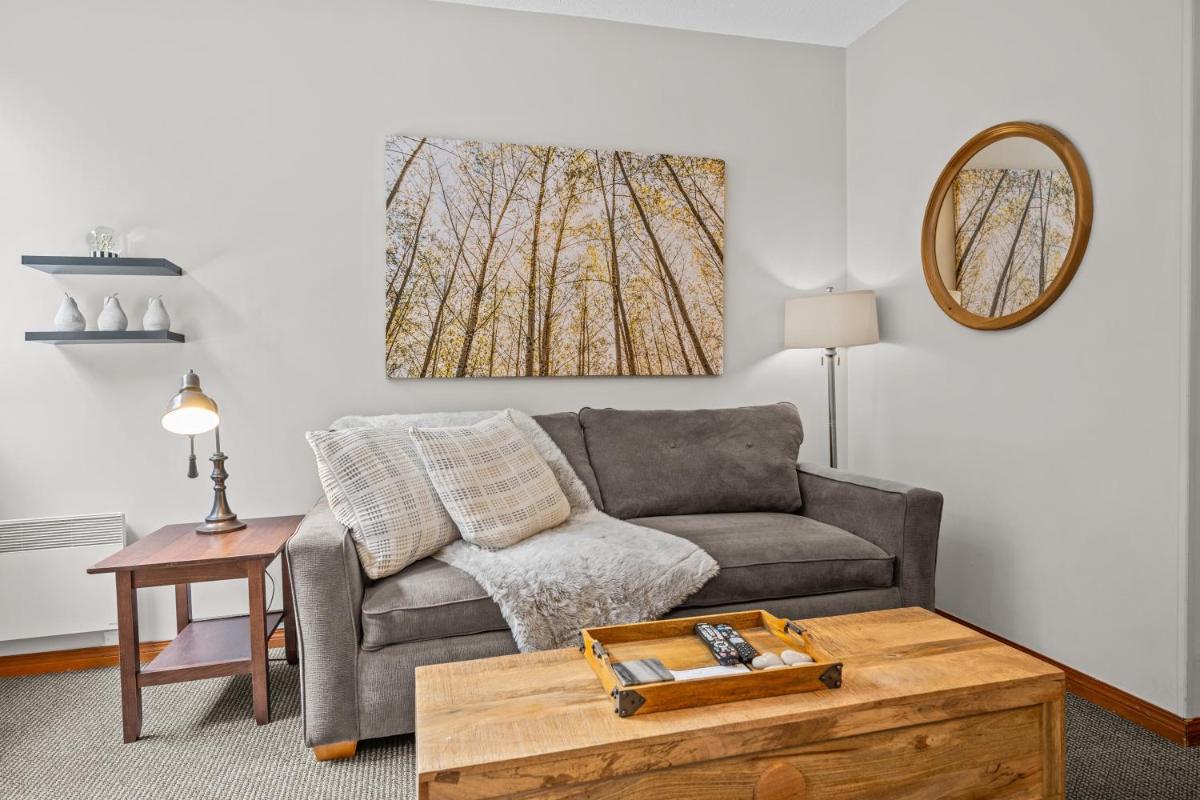 Alpenglow Lodge Cozy Studio with Den by MVA - Housity