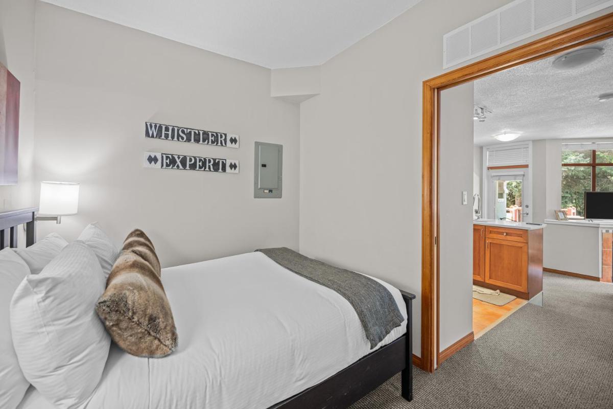 Alpenglow Lodge Cozy Studio with Den by MVA - Housity