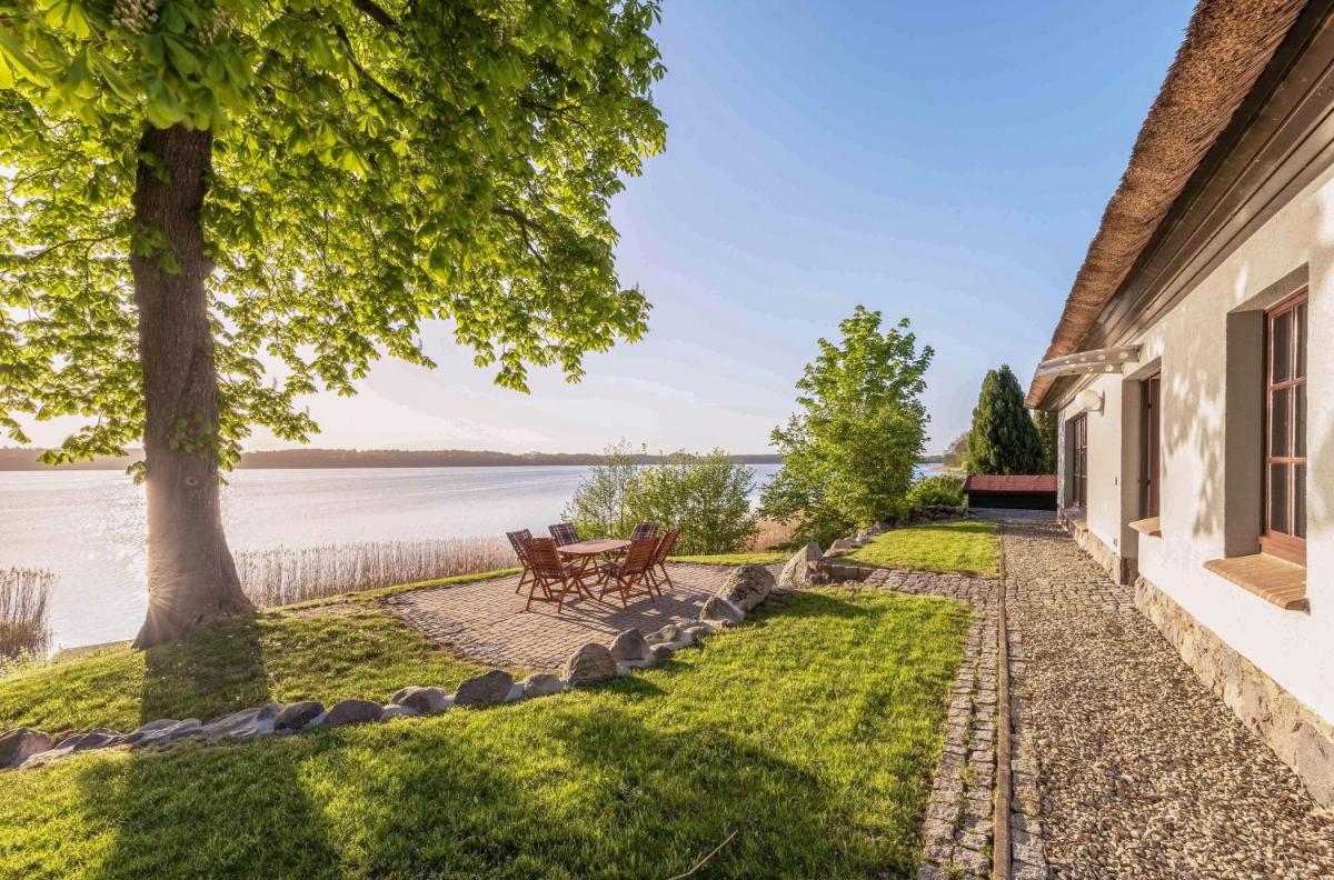 Haus am See - Housity
