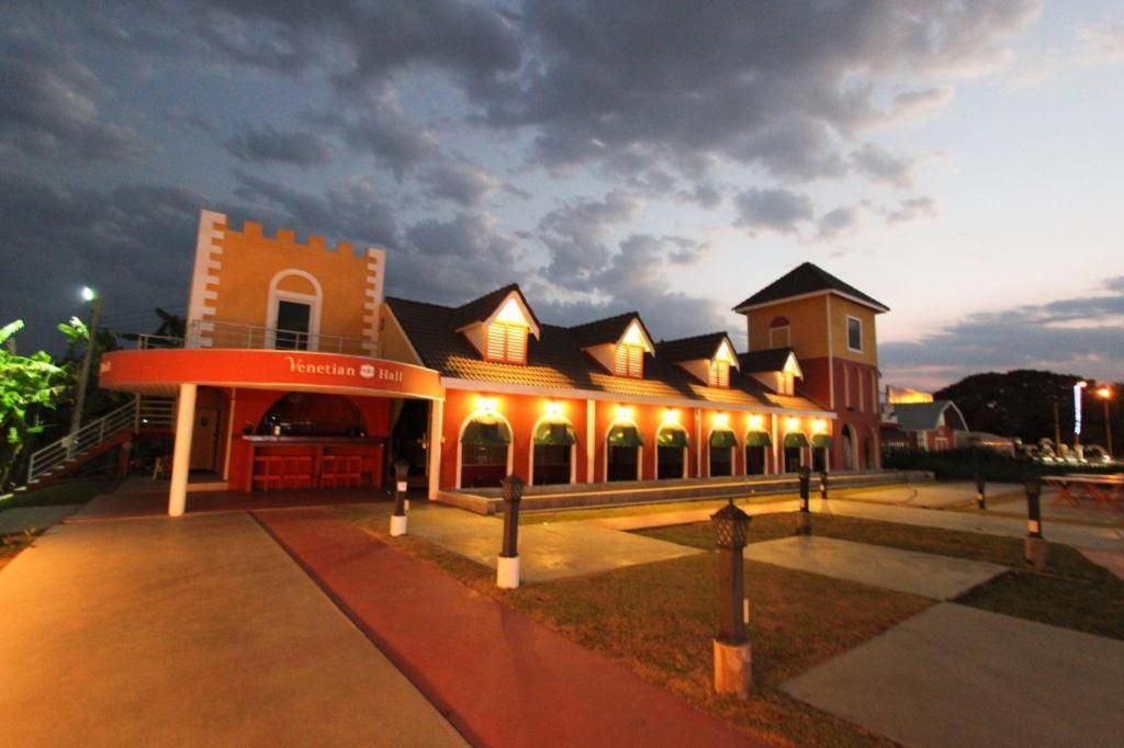 Thada Chateau Hotel - Housity