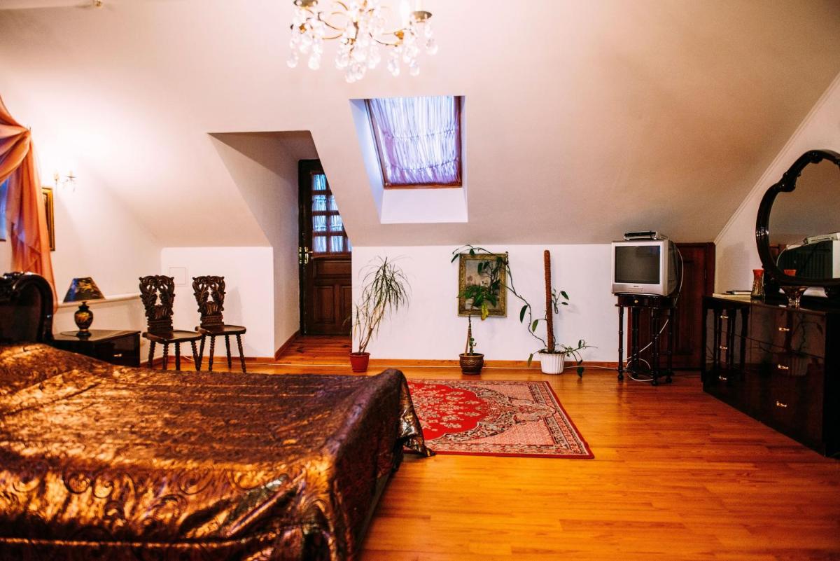 Antique House Hotel - Housity