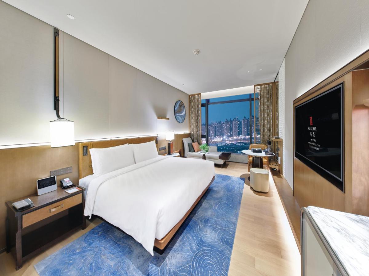 HUALUXE Nanjing Yangtze River - Housity