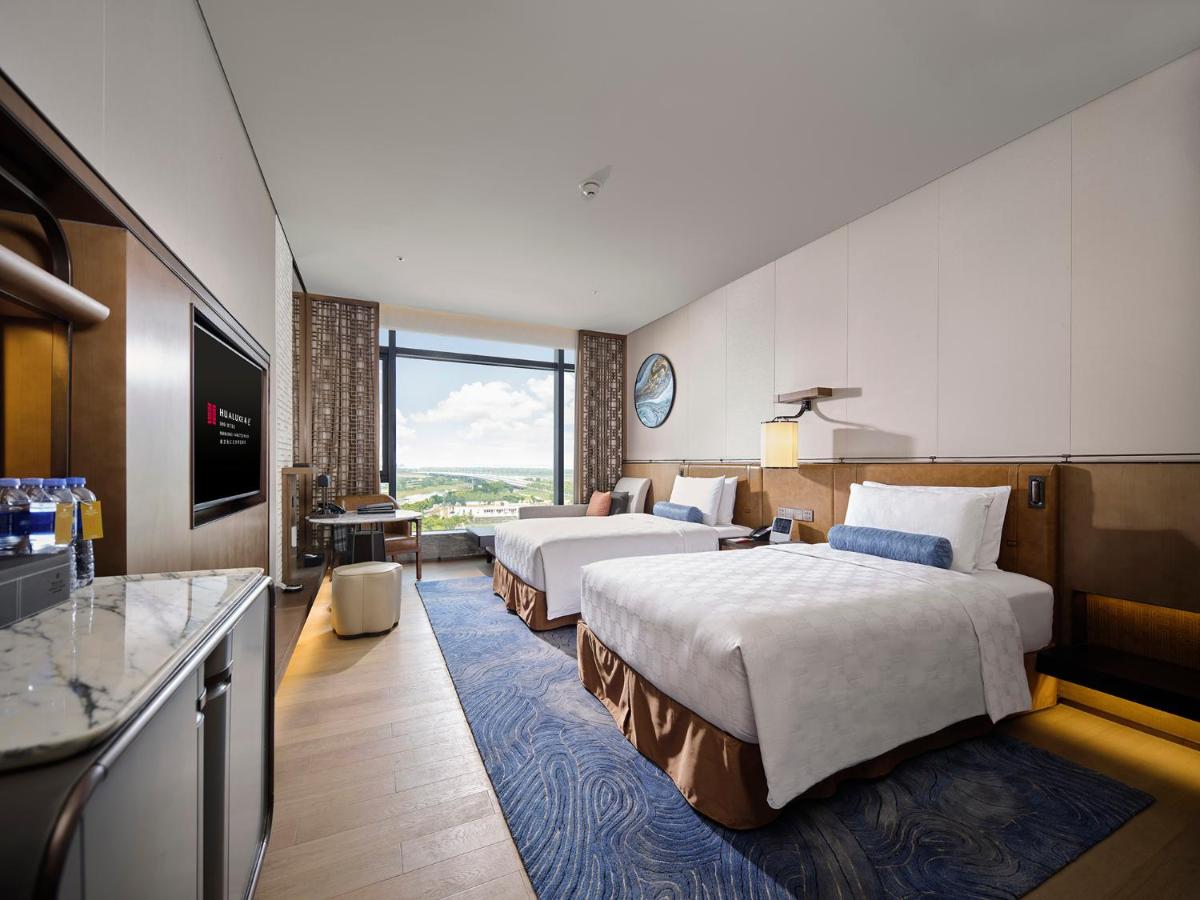HUALUXE Nanjing Yangtze River - Housity