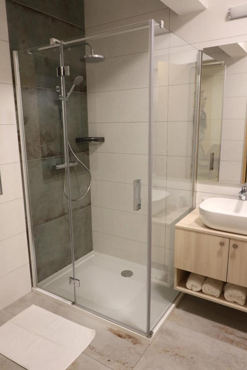 VINOTEL BRZICA Aljmaš - Housity