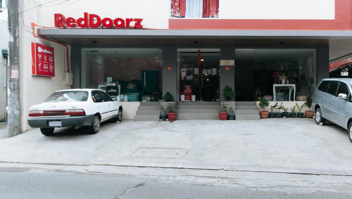 RedDoorz near Fernwoods Garden Quezon City - Housity