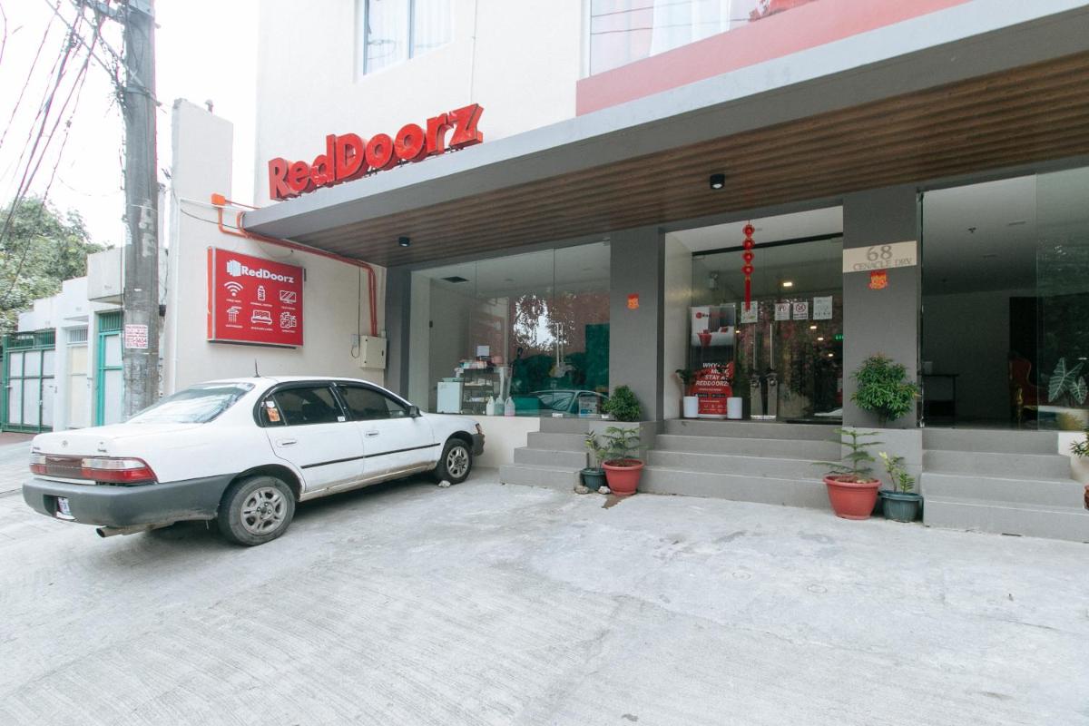 RedDoorz near Fernwoods Garden Quezon City - Housity