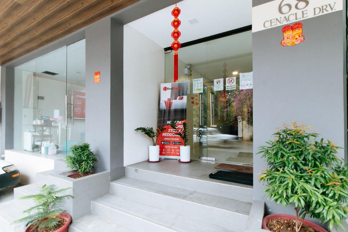 RedDoorz near Fernwoods Garden Quezon City - Housity
