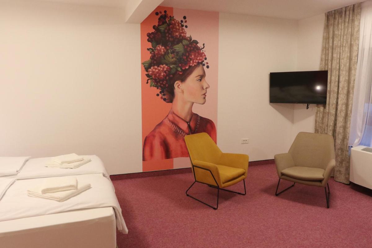 VINOTEL BRZICA Aljmaš - Housity