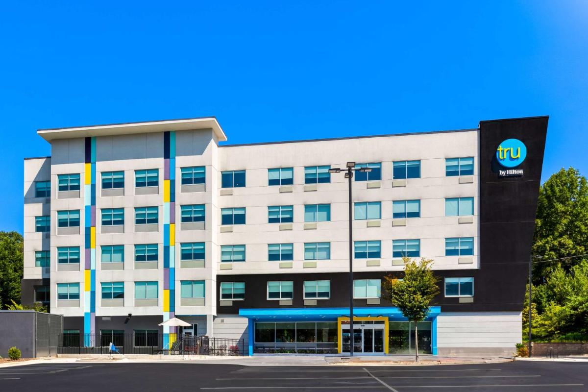 Tru by Hilton Asheville Blue Ridge Parkway - Housity