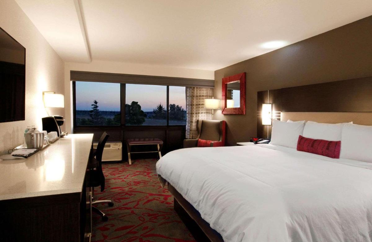 Radisson Hotel Oakland Airport - Housity