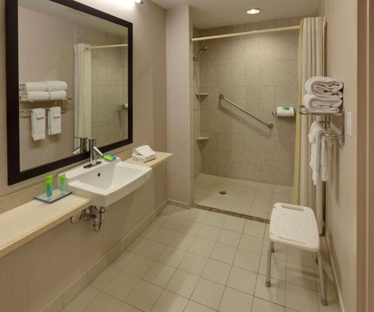 Niagara Fallsview Hotel&Suites - Housity