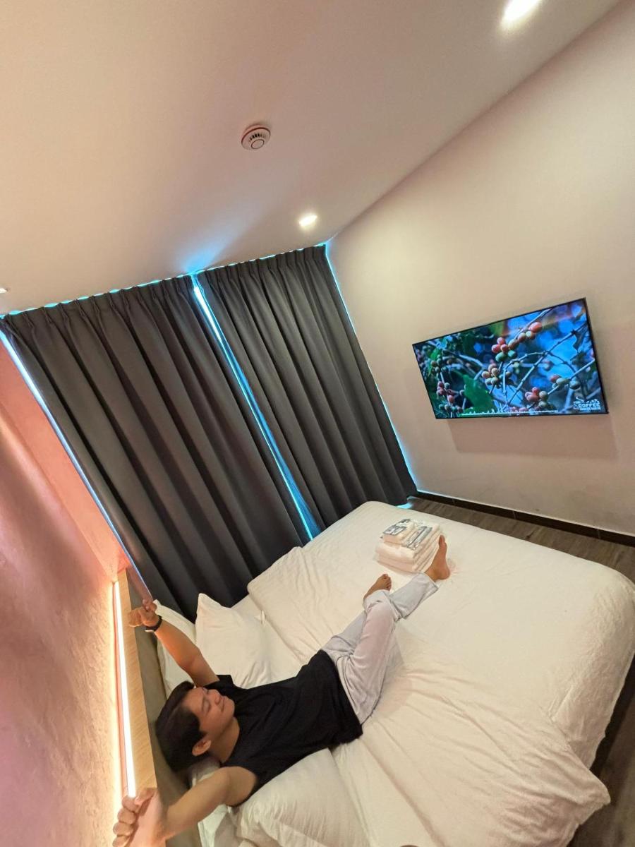 Red's Hotel - Housity