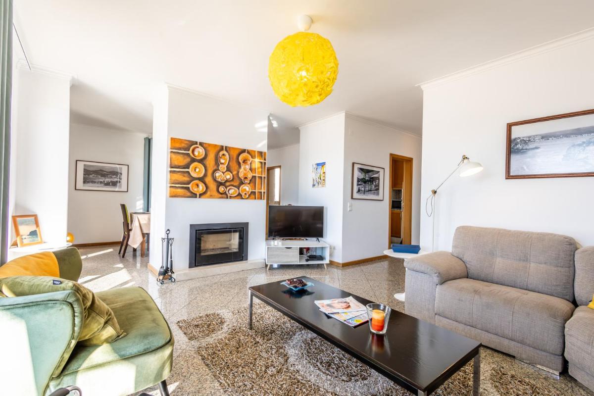 Beachfront 3bdr apt on Marginal Boulevard - Housity