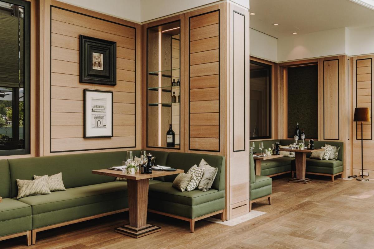 Ein Sitzbereich in der Unterkunft Althoff Seehotel Überfahrt