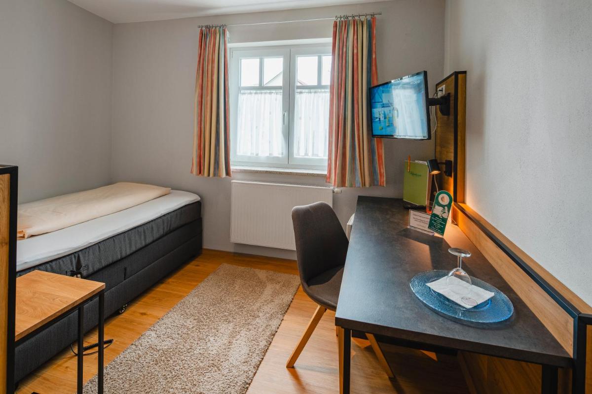 Hotel Pension Futterknecht - Housity