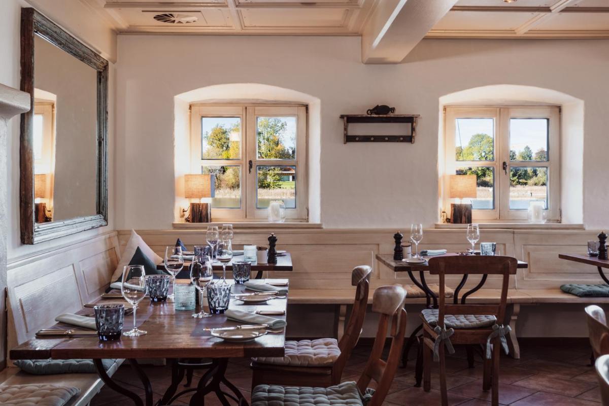 Ein Restaurant oder anderes Speiselokal in der Unterkunft Althoff Seehotel Überfahrt