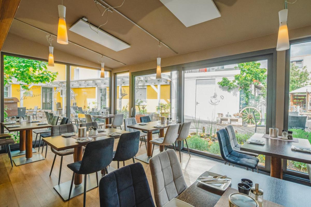 Hotel Pension Futterknecht - Housity