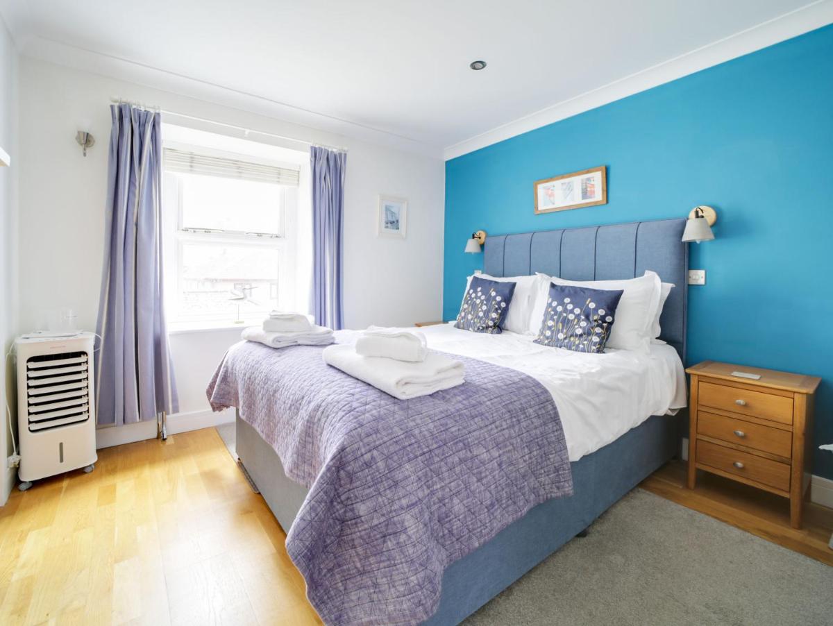 The Artist Loft, Ensuite Guest Rooms, Porthleven - Housity