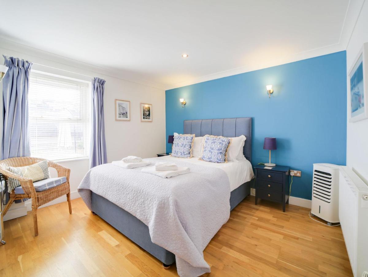 The Artist Loft, Ensuite Guest Rooms, Porthleven - Housity