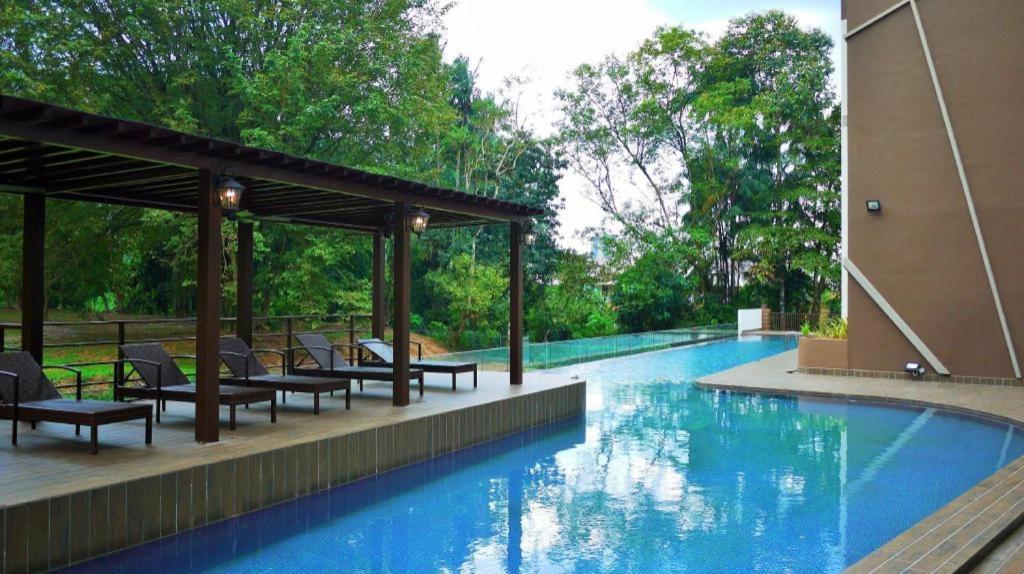 Hotel Grand Baron - Housity