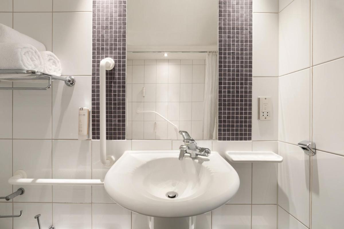 Ramada London North - Housity