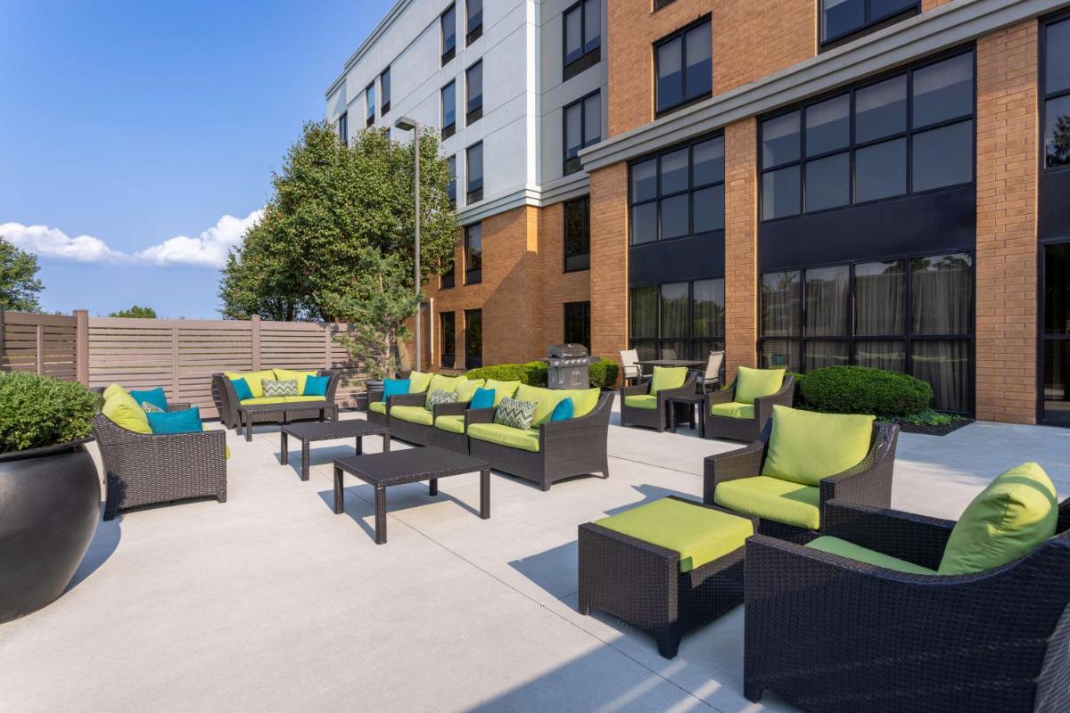 Hampton Inn & Suites Valley Forge/Oaks - Housity