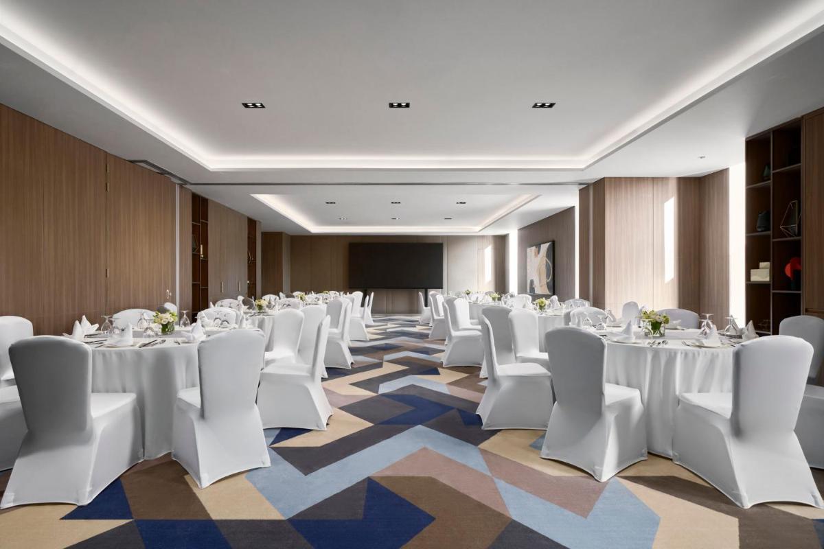 Holiday Inn & Suites Vientiane, an IHG Hotel - Housity