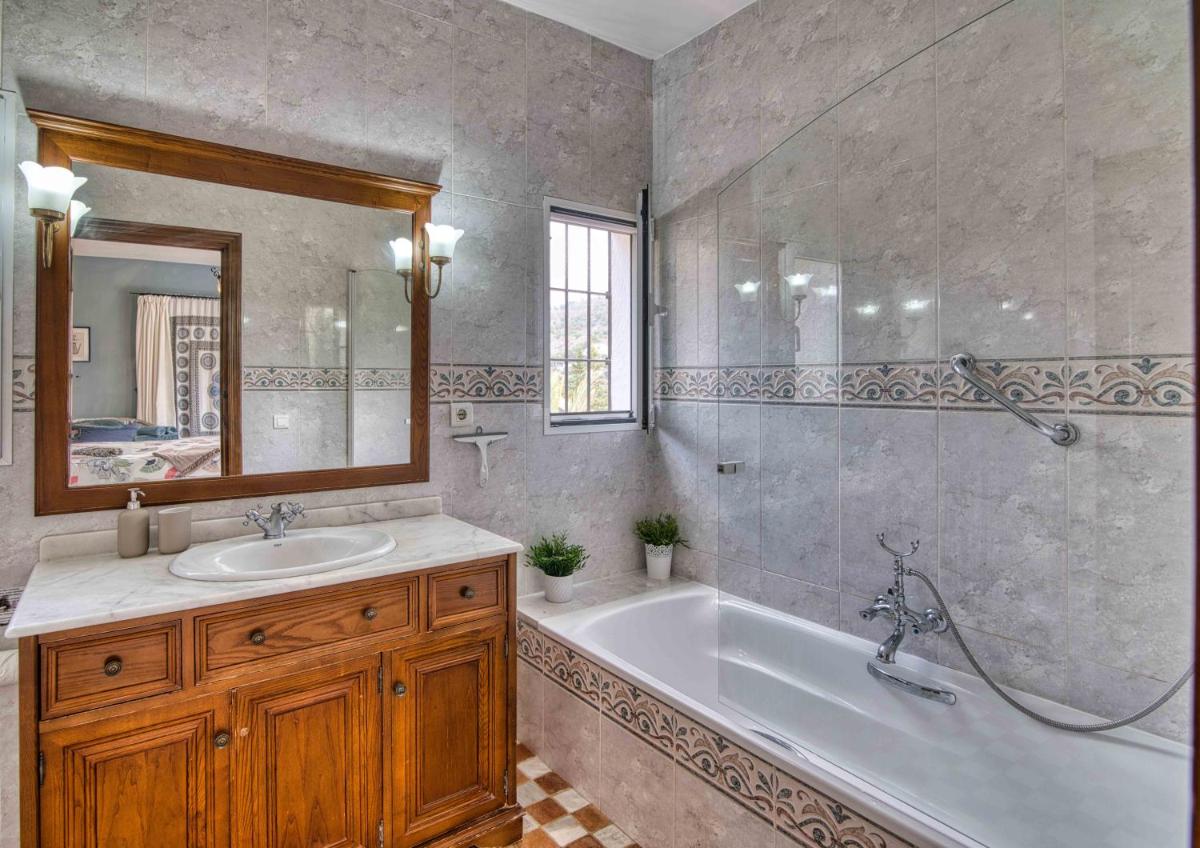 Villa Morera Bed & Breakfast - Housity